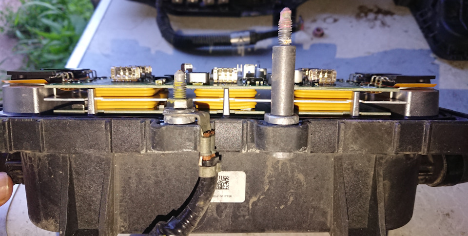 … а под крышкой многоэтажный бутерброд — Nissan Leaf (1G)