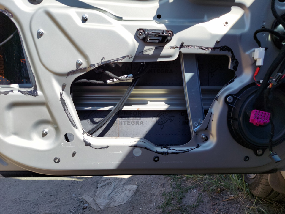 Второй слой водительской двери — Lada Vesta (1G)