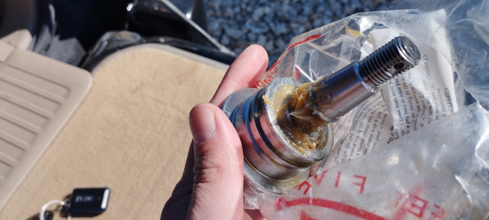 Замена верхней шаровой без снятия рычага — Lexus LX (UZJ100), 4,7 л ...