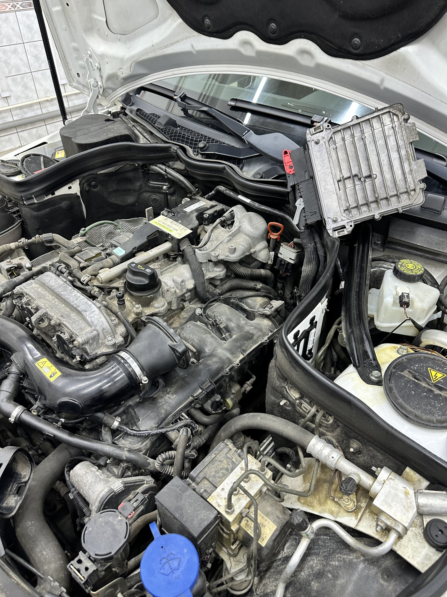 Резиновые втулки корпуса воздушного фильтра — Mercedes-Benz C-Class ...