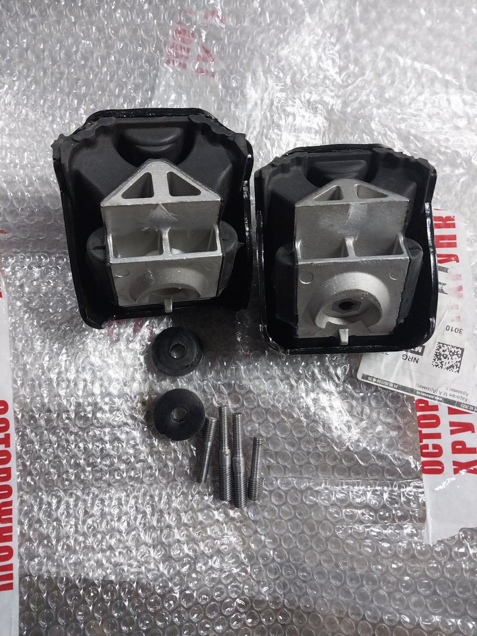 7421018S1 Подушка двигателя левая (белая точка) 2.8 CUMMINS | Запчасти ...