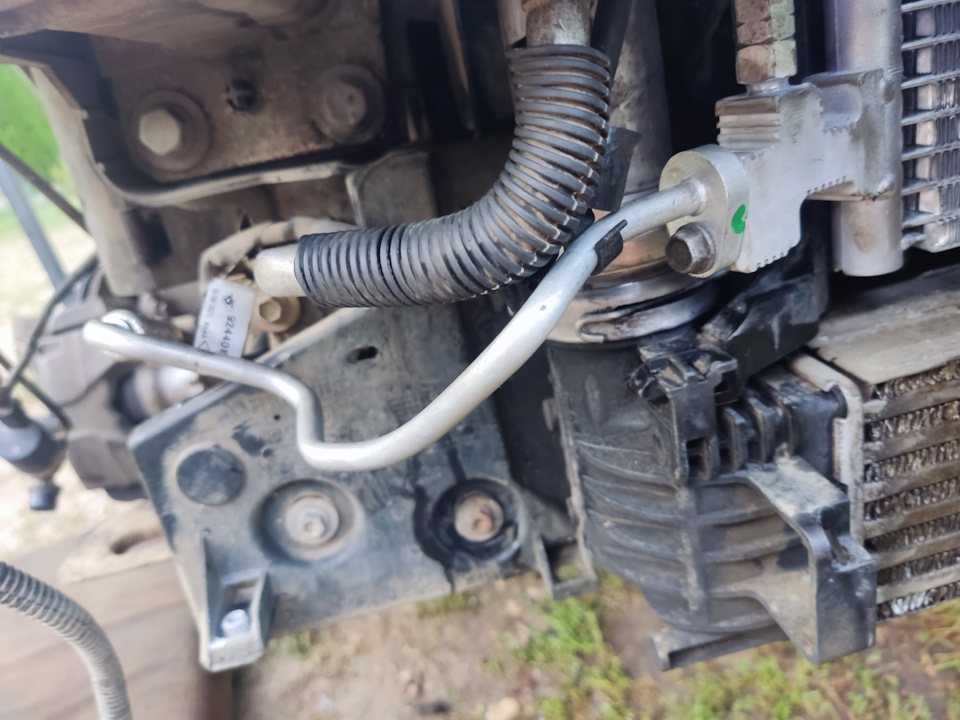 Радиатор кондиционера и трубка кондиционера. — Renault Megane III, 1,5 ...