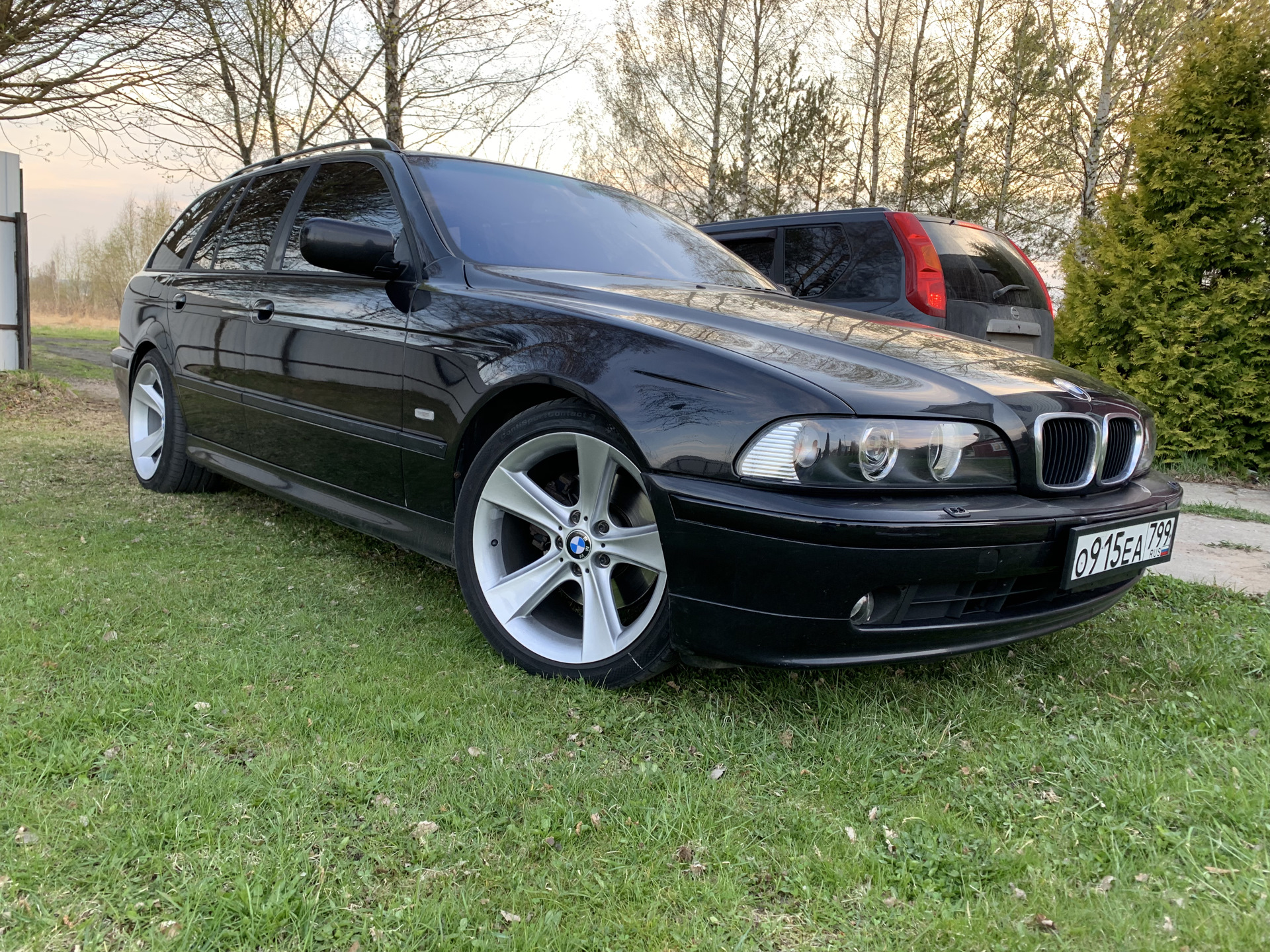 Диски бмв е39. BMW e39 128 стиль. 128 Стиль БМВ е39 r17. 128 Стиль r17 на е39. БМВ е39 128 стиль r19.