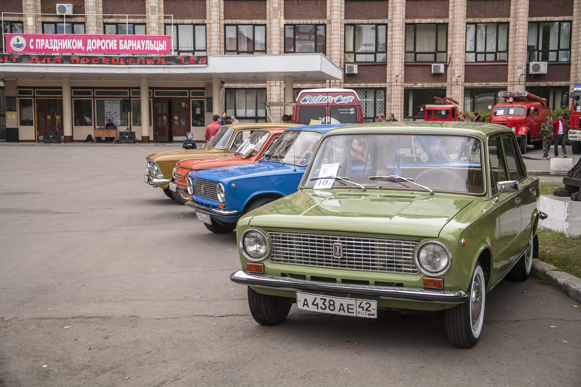 Ретро выставка на День города — Lada 21011, 1,3 л, 1975 года | встреча |  DRIVE2