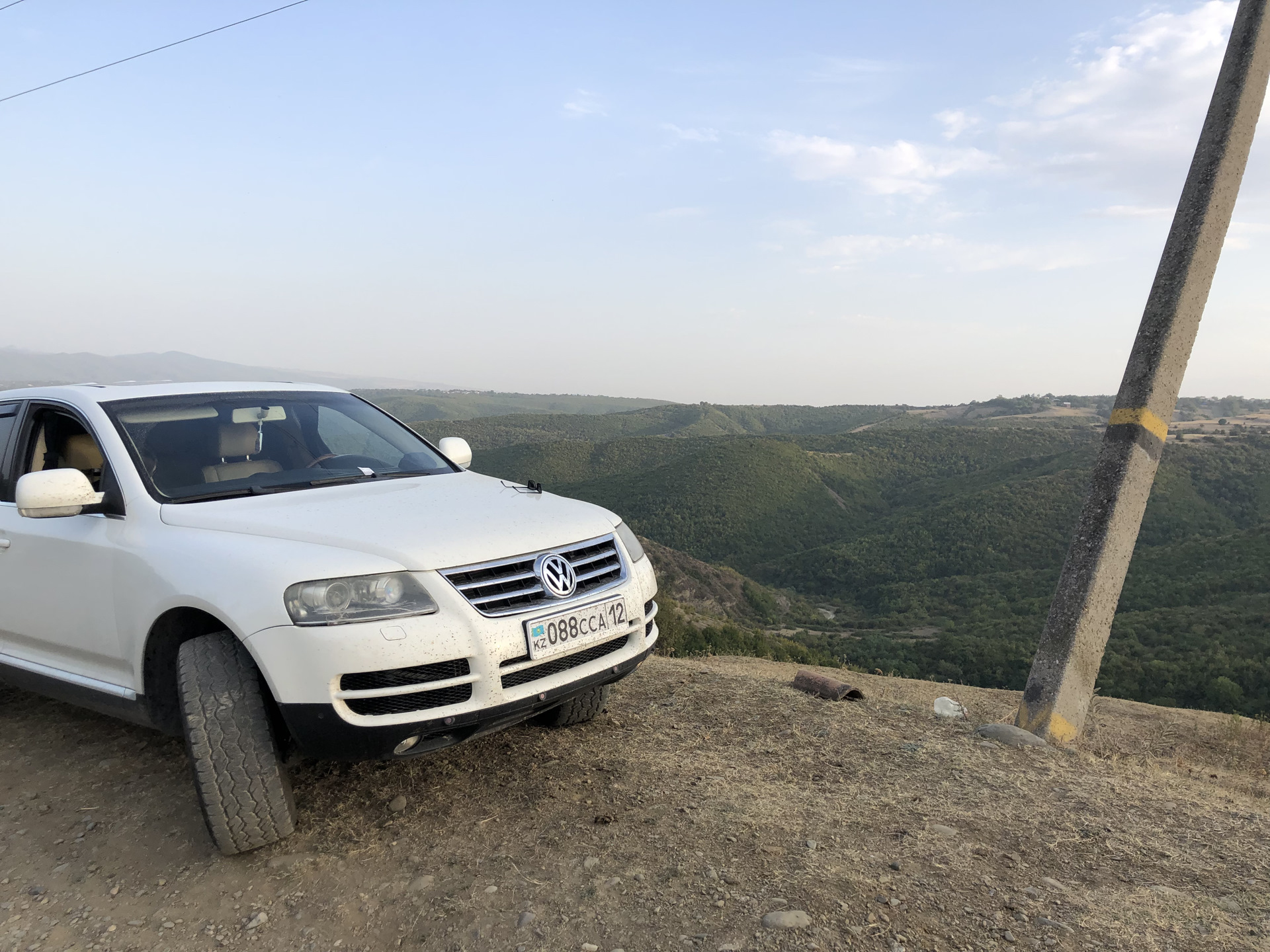 Фольксваген грузия. Volkswagen Touareg 1 в горах. Гранд тур на Туарег.