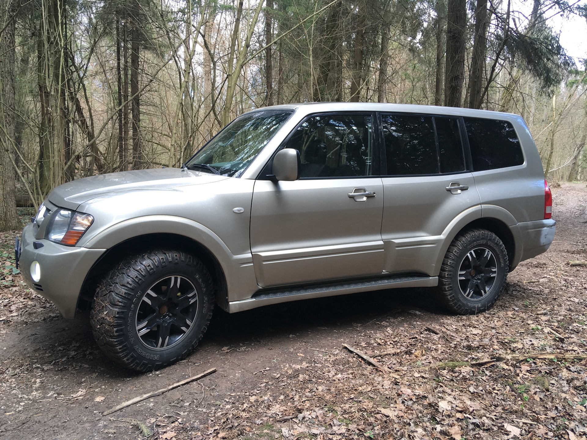 Паджеро дизель лучшее. Митсубиси Паджеро 3 3.2 дизель. Pajero 3 колеса r 24. Mitsubishi Pajero 3.2 at, 2007 на дисках. Паджеро 3 фото