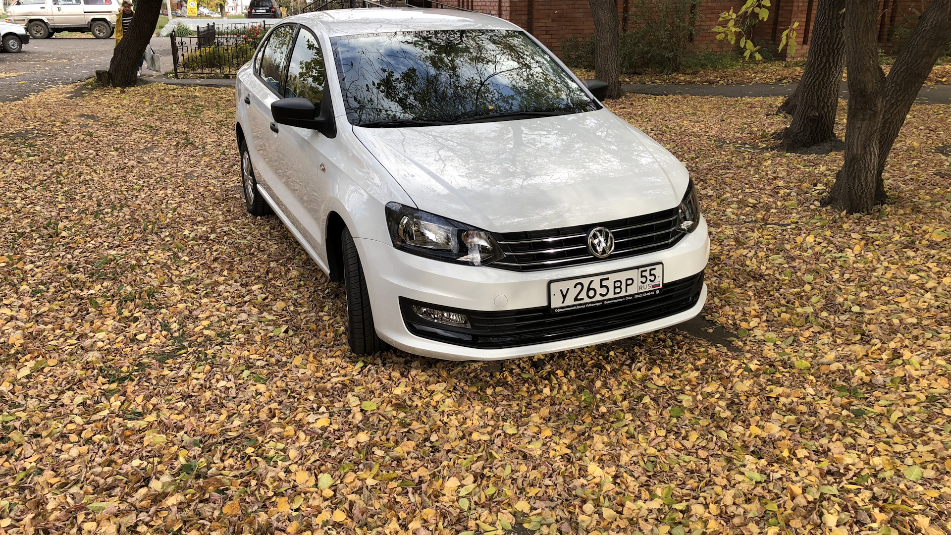 Volkswagen Polo Sedan 1.6 бензиновый 2018 | Белый седан на DRIVE2