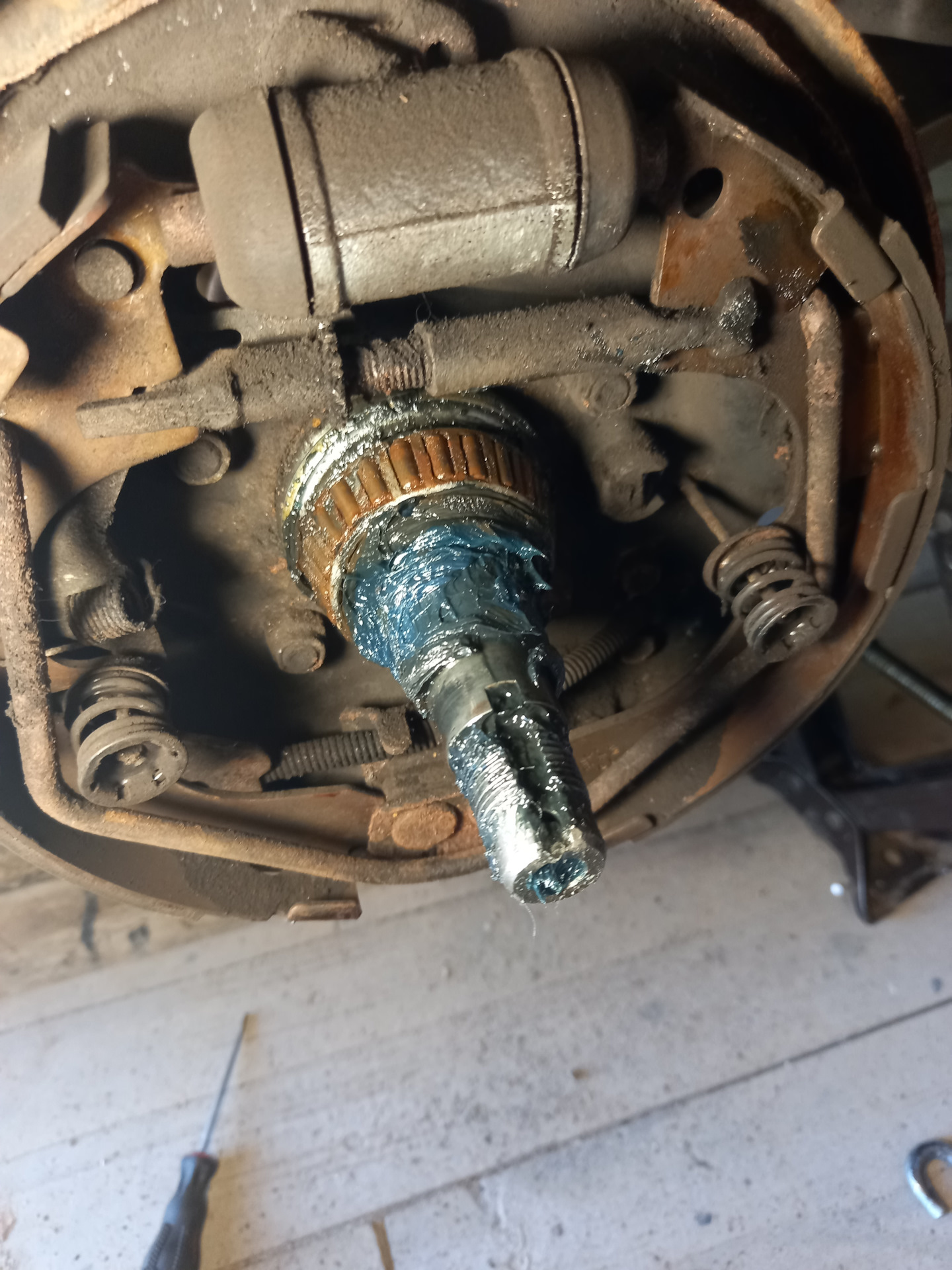 27.Замена заднего ступичного подшипника — Toyota Caldina (190), 1,5 л ...