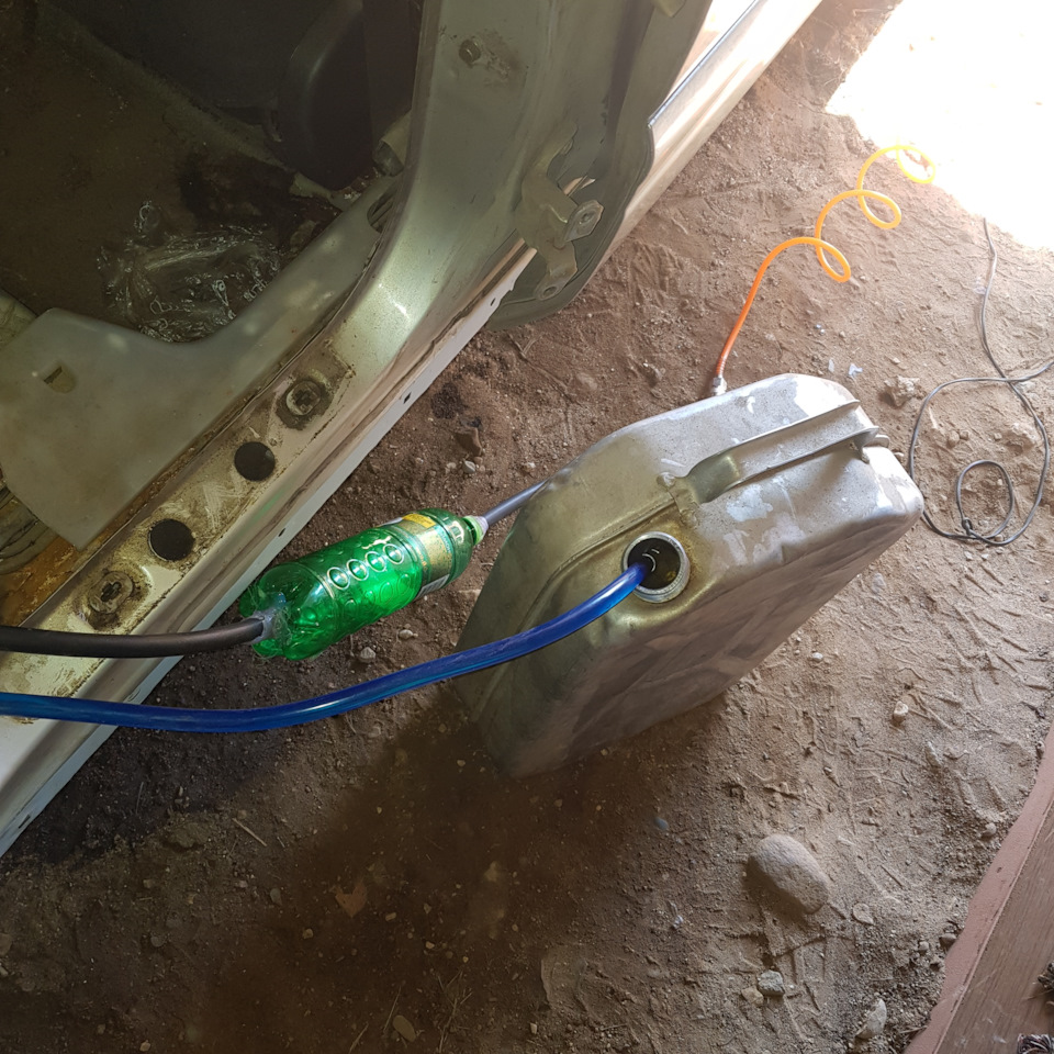 Откачка топлива из бака — Subaru Forester (SF), 2 л., 1999 года ...