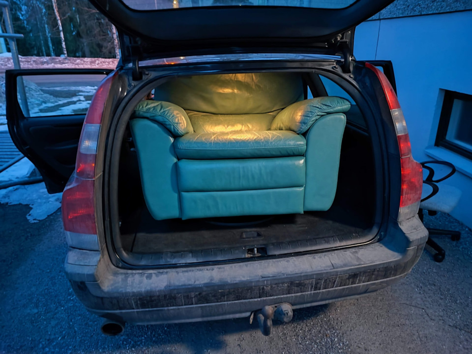 В багажник Вольво, по ощущениям, могло влезть вообще всё — KIA Ceed SW (3G)