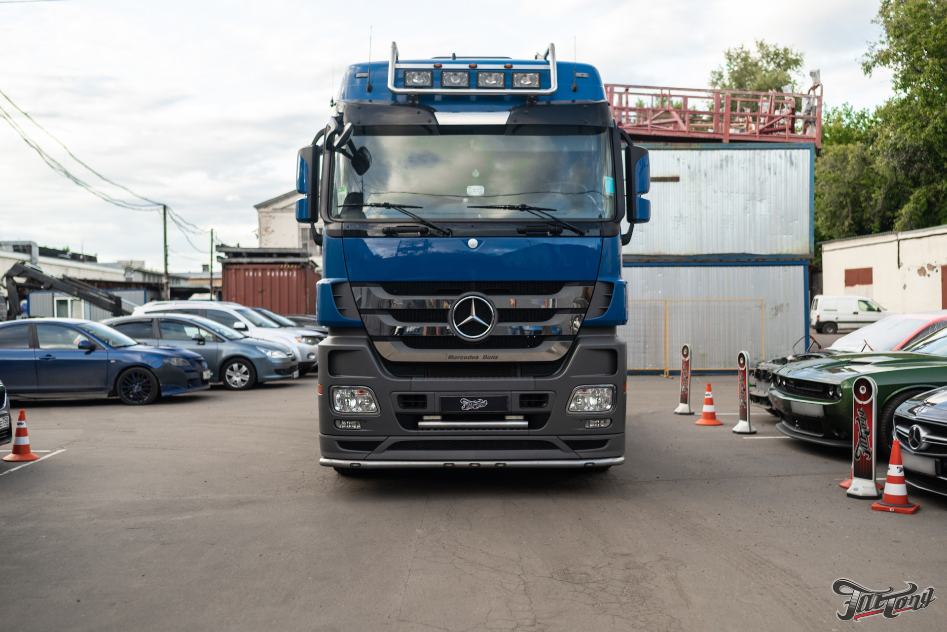 Ремонт actros. Мерседес Актрос 2540. Покраска фуры. Мерседес Актрос ремонт рулевого механизма.