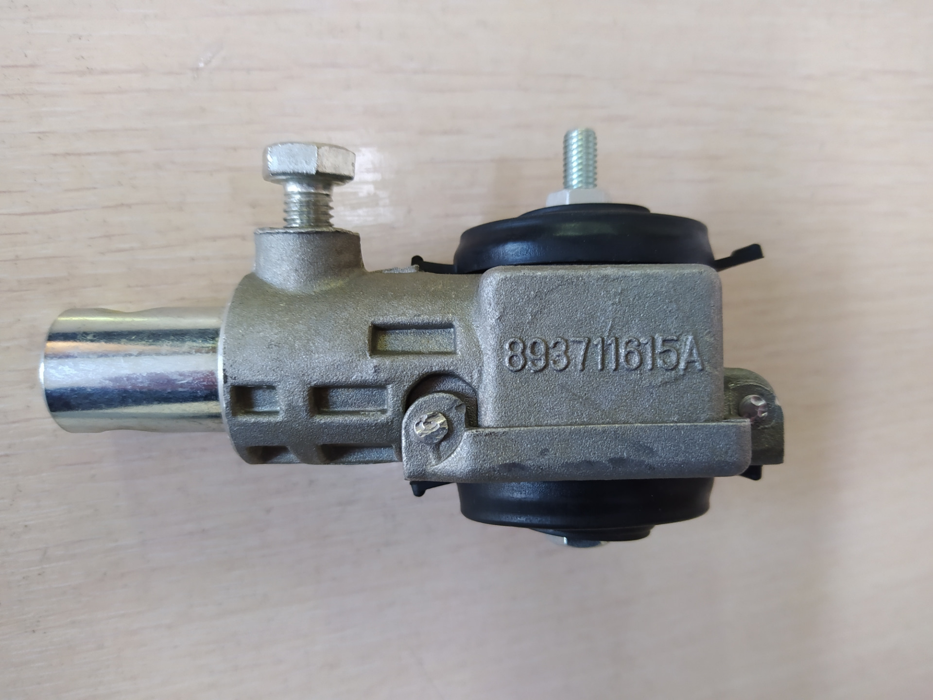 Замена шарнира кулисы выбора передач Ауди А6С4 — Audi A6 (C4), 2,6 л ...