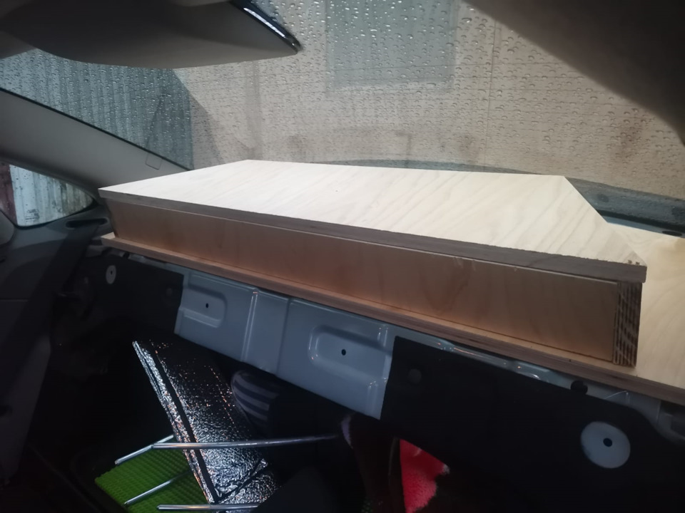 Сабвуфер ЗЯ в заднюю полку седана — Ford Focus II Sedan, 1,8 л, 2010 ...