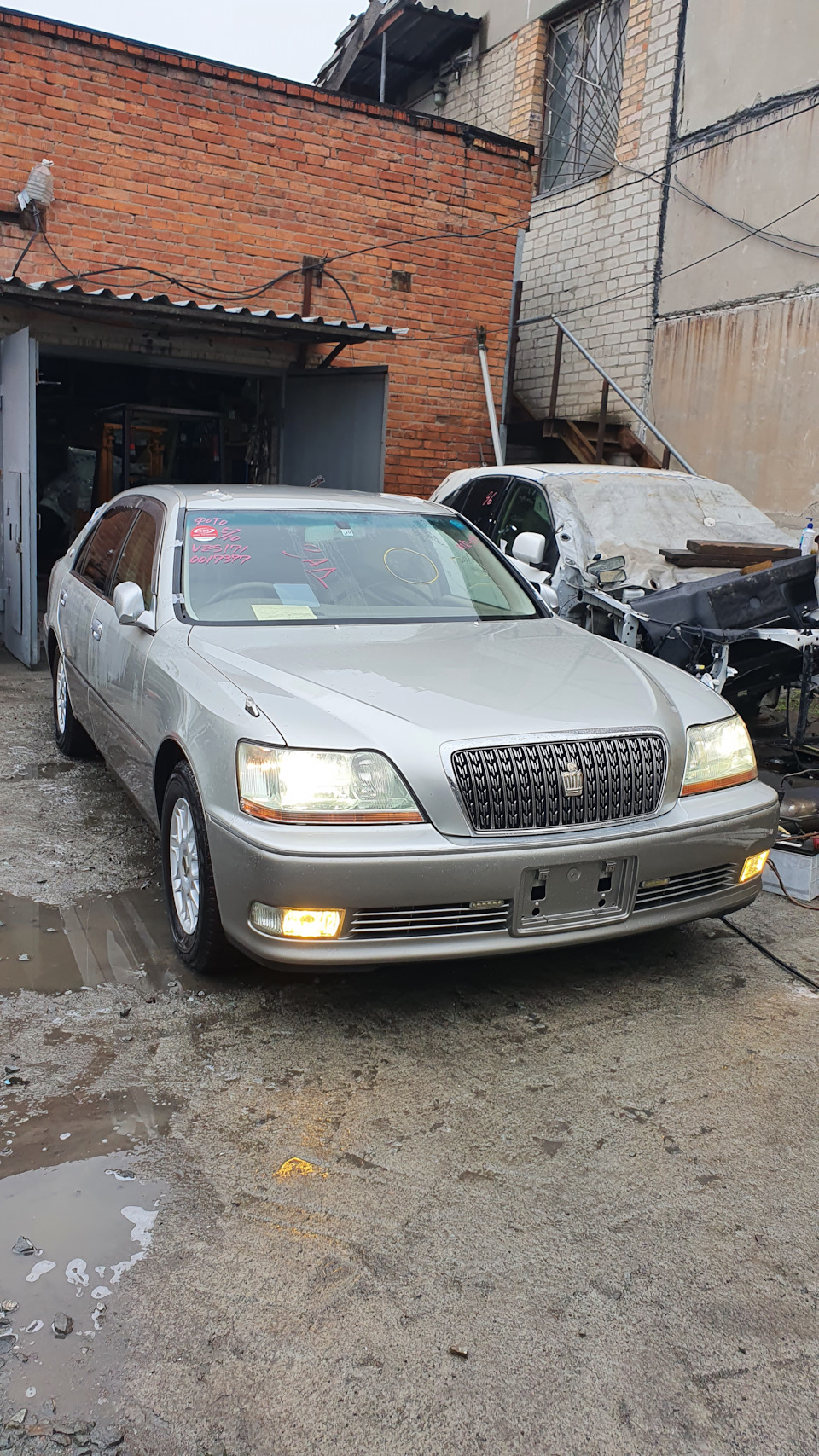 В наличии в полный разбор Toyota Crown Majesta uzs171 2002 — DRIVE2