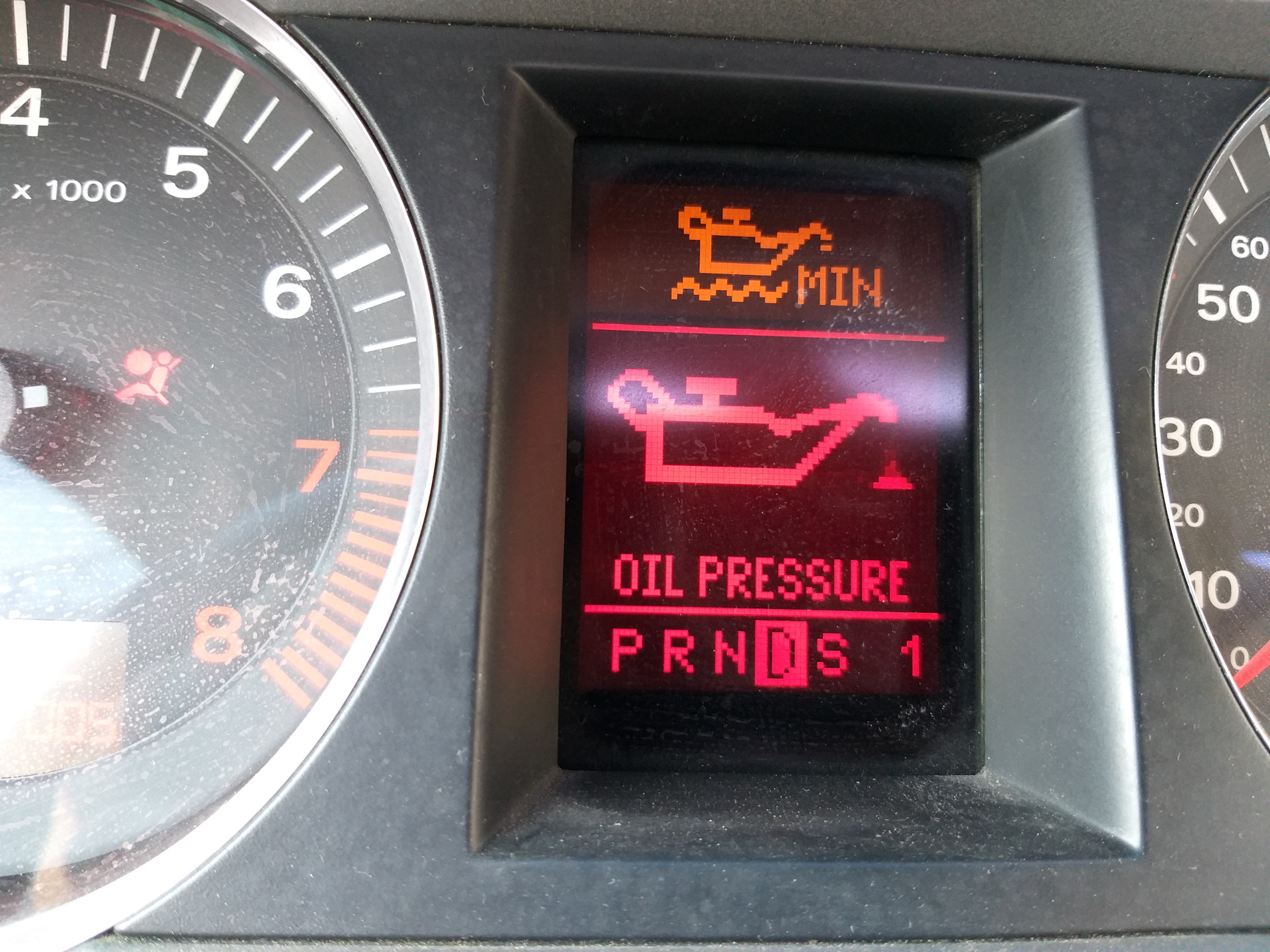Горит ошибка масло. Oil Pressure Audi a6c6 3.2. Датчик давления масла Ауди а6 с6 3.0 BBJ. Лампочка давления масла Ауди а6 с5 2.4. Датчик давления масла Ауди а6 с6 3.2.