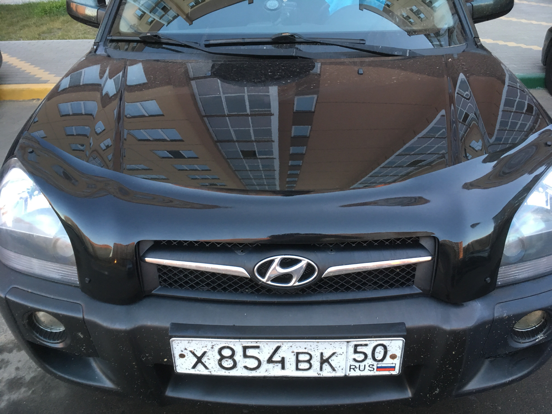 Дефлектор хендай туксон. Дефлектор капота Hyundai Tucson 2008. Мухобойка на Туксон 2008. Дефлектор на капот Хендай Туксон 2008 года. Дефлектор капота Хендай Туссан.