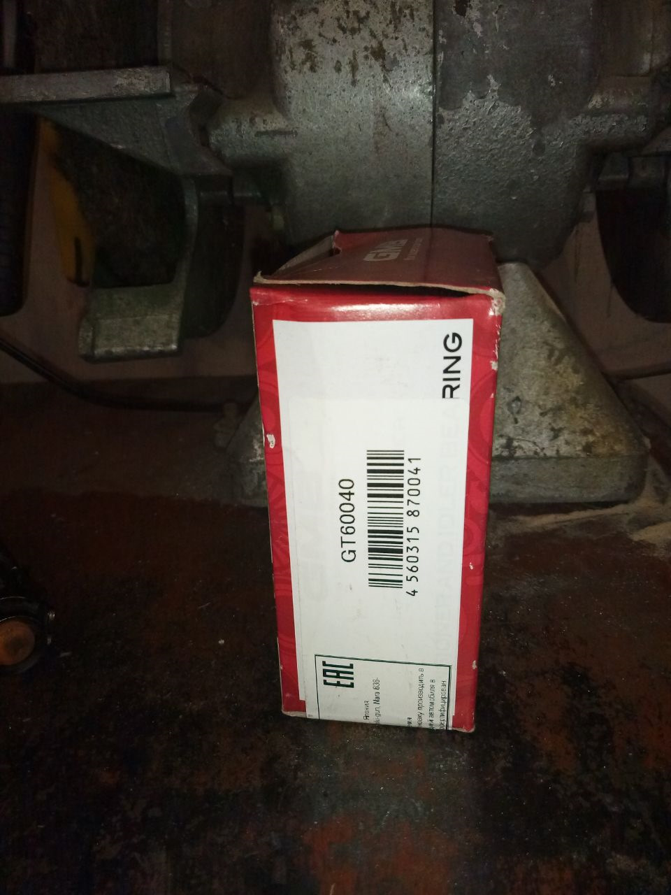 Замена обводного ролика и подшипника натяжного ролика — Mitsubishi ...