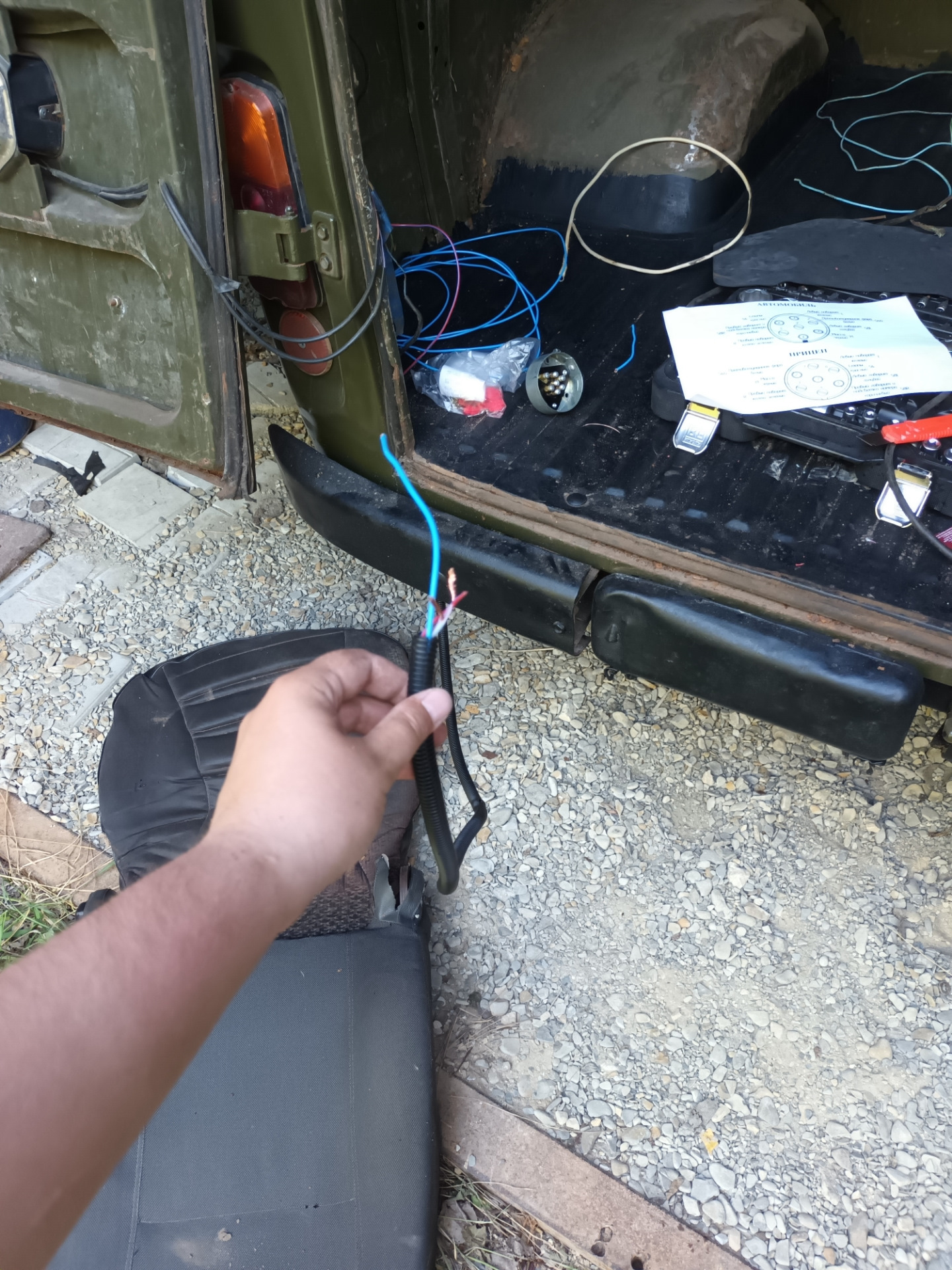 Потащил провода на розетку прицепа — УАЗ 3909, 2,4 л, 2007 года ...