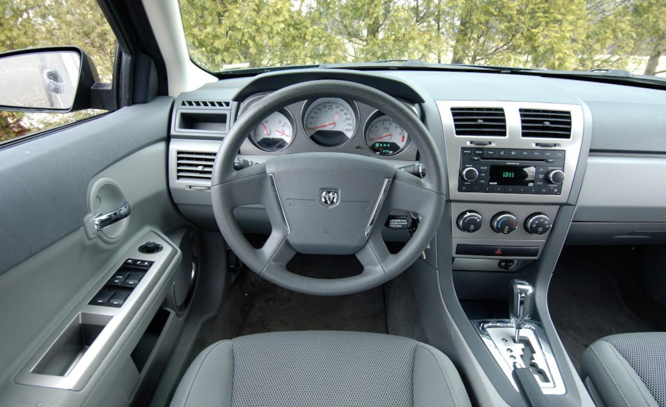 Салон dodge avenger