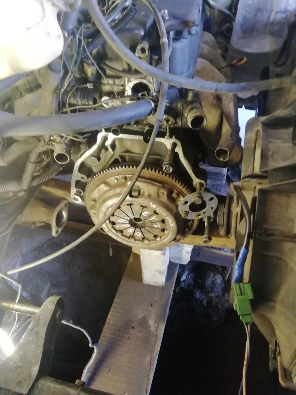 как зафиксировать маховик для протяжки — Honda Civic Ferio (5G), 1,5 л ...