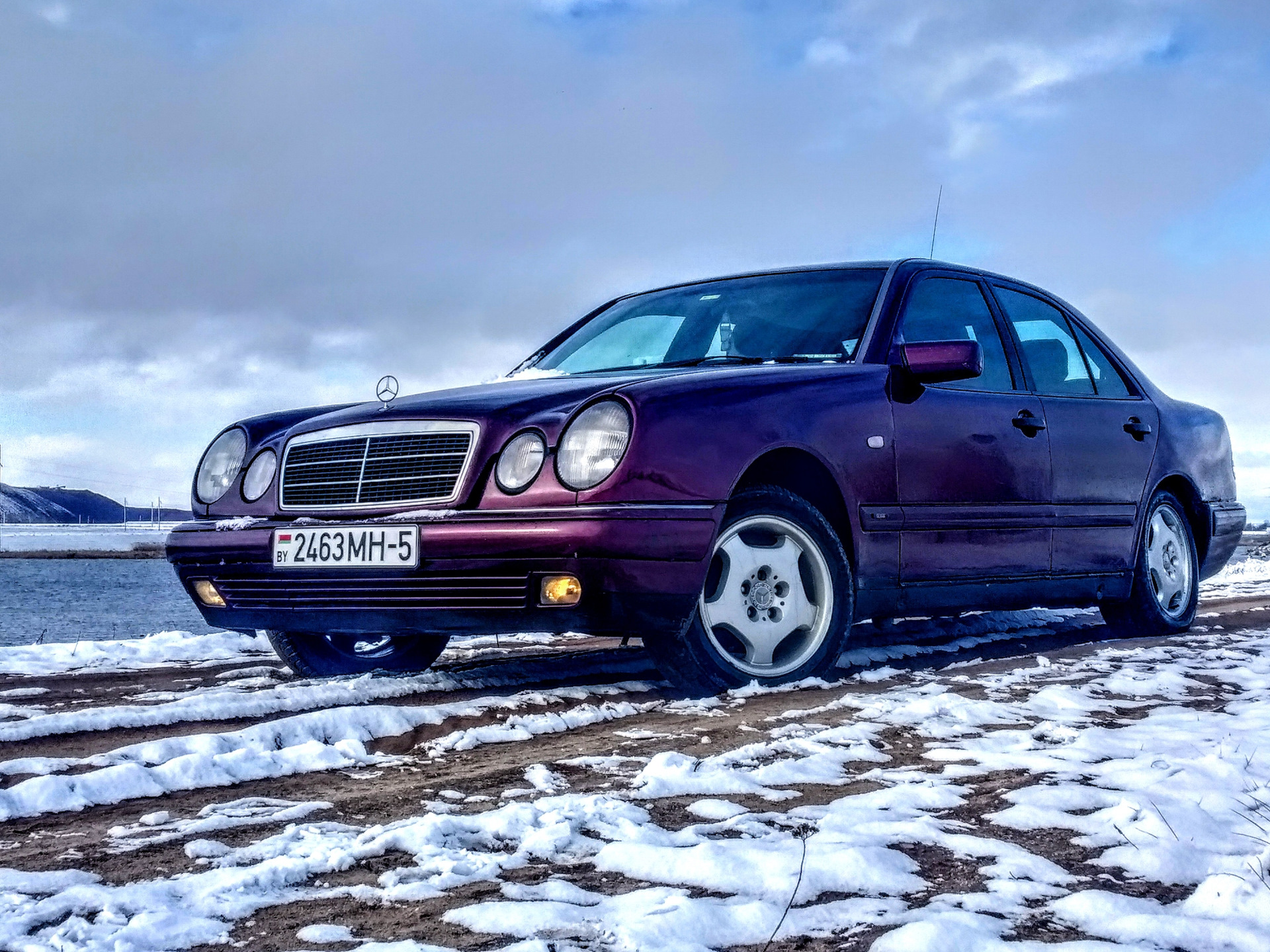 Мерседес лупатый. Mercedes-Benz w210. Мерседес лупатый модель 211. Mercedes-Benz w210 вишневый. Mercedes-Benz w210 вертикальные.