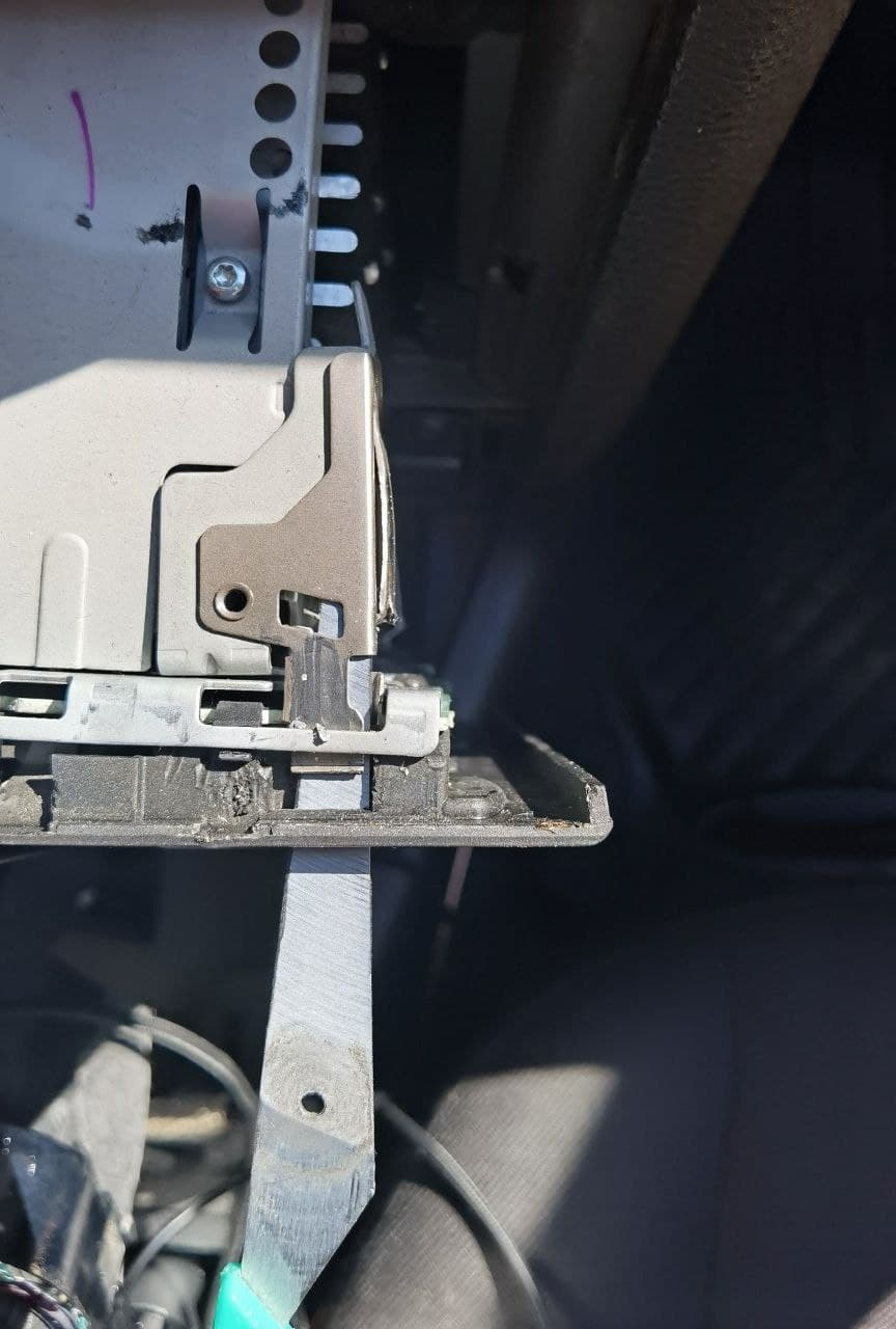 Достать магнитолу. — Ford Mondeo III, 1,8 л, 2006 года | электроника ...