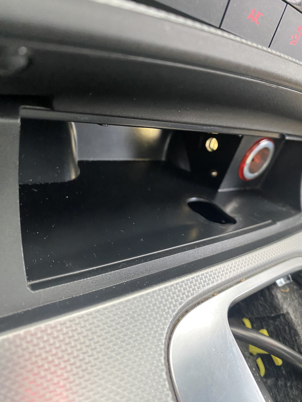 Замена лампочки в пепельнице — Volkswagen Touareg (2G), 3 л, 2014 года ...