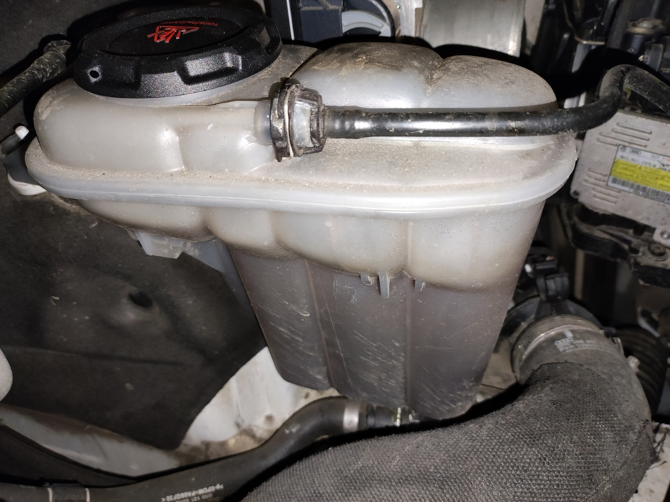 02. Первая доработка — крышка расширительного бачка. — Audi Q5 (1G), 2 ...