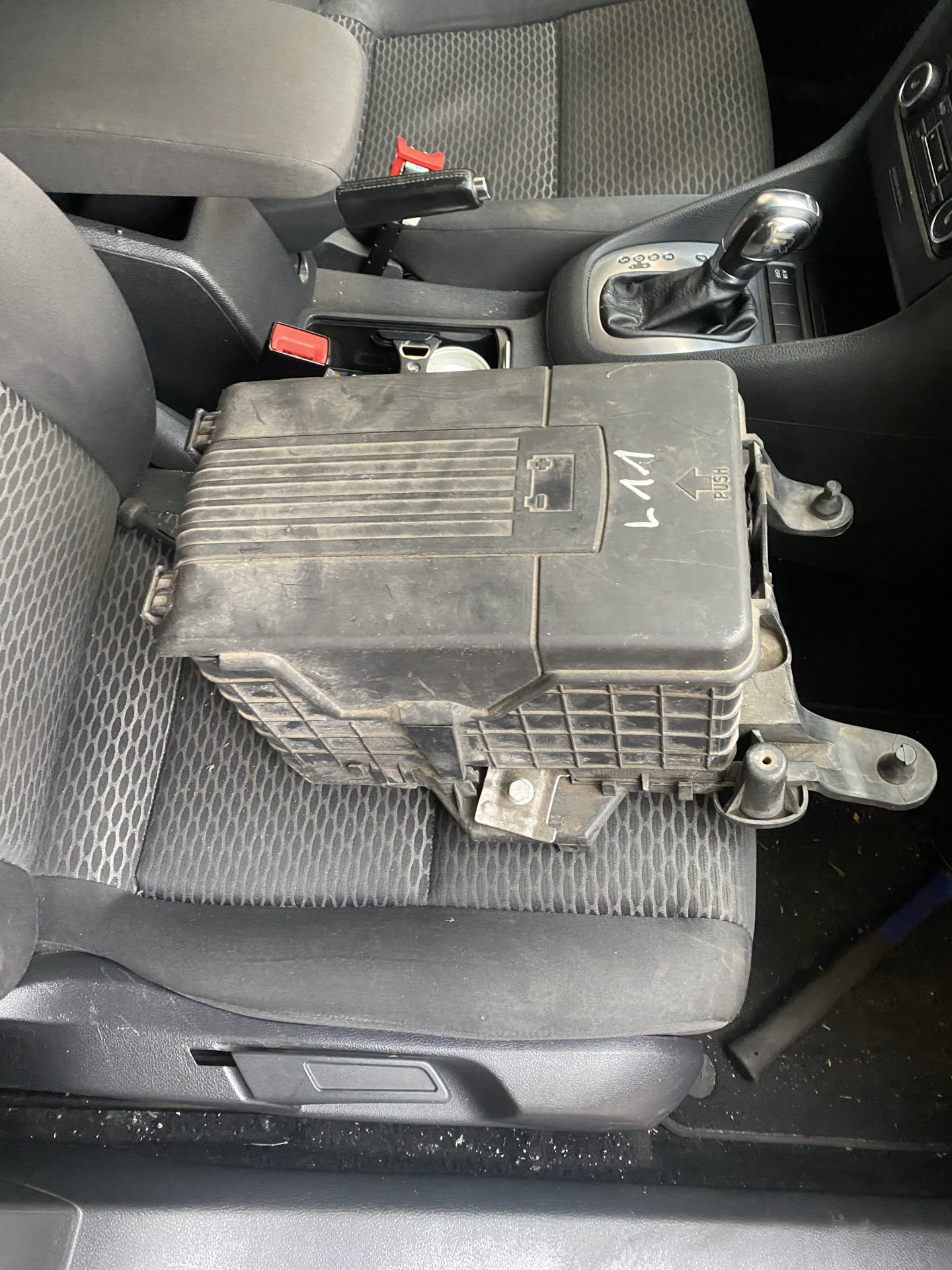 Новая подставка под аккумулятор — Volkswagen Golf Mk6, 1,4 л, 2012 года ...