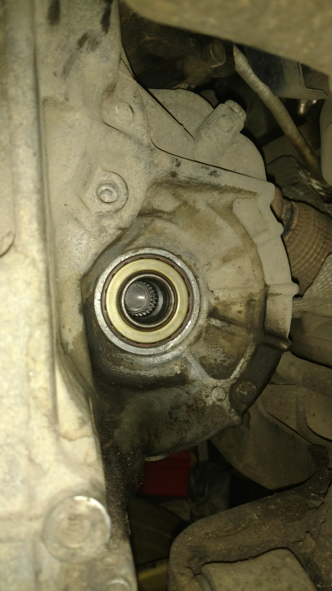 Форд фокус сальник полуоси. Замена сальника внутренней. Сальники на внутренние шруса 2114. Сальник шруса 2114. Сальник привода зафира б 1.