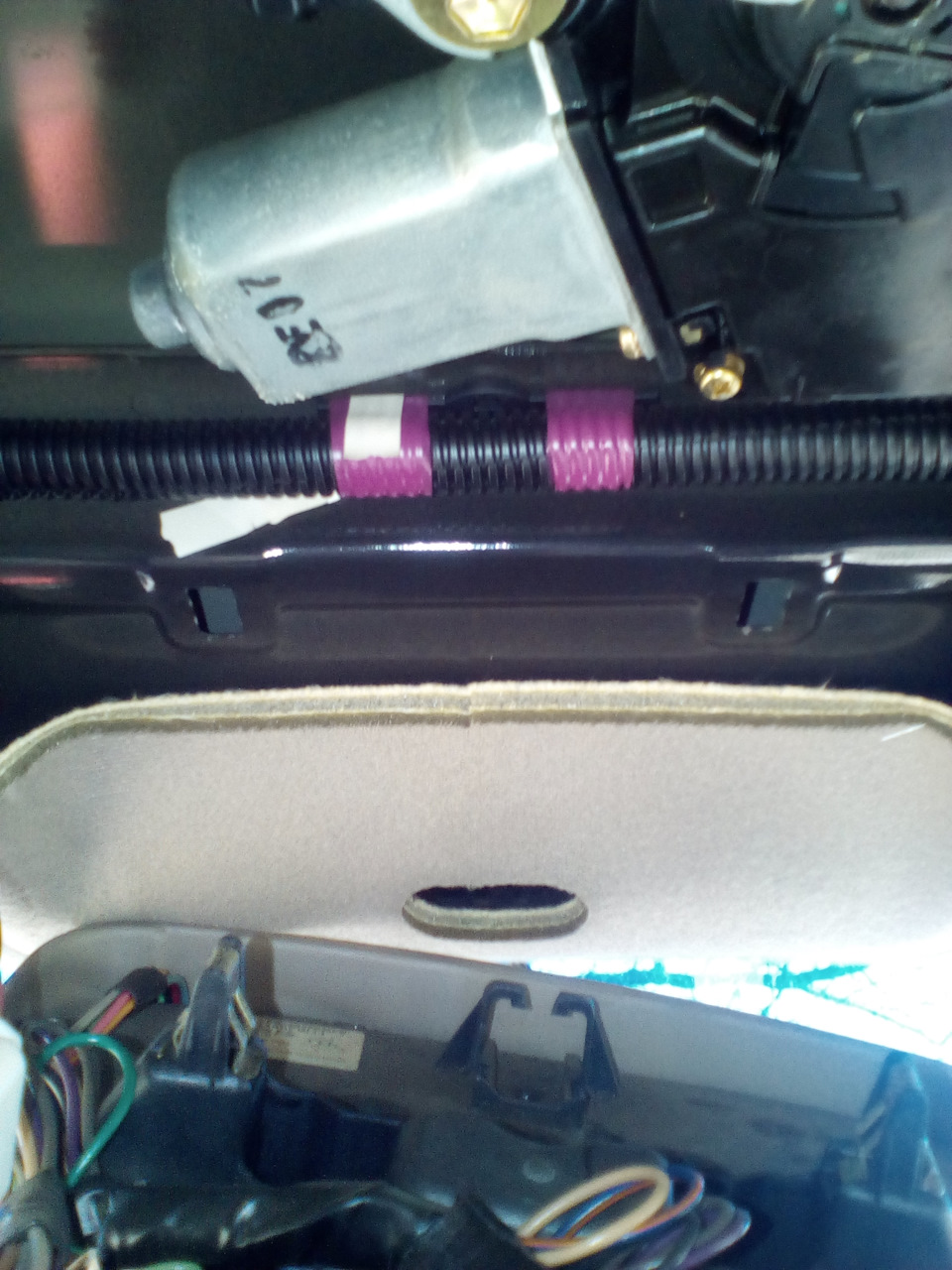 защелки — Toyota Sequoia (1G)