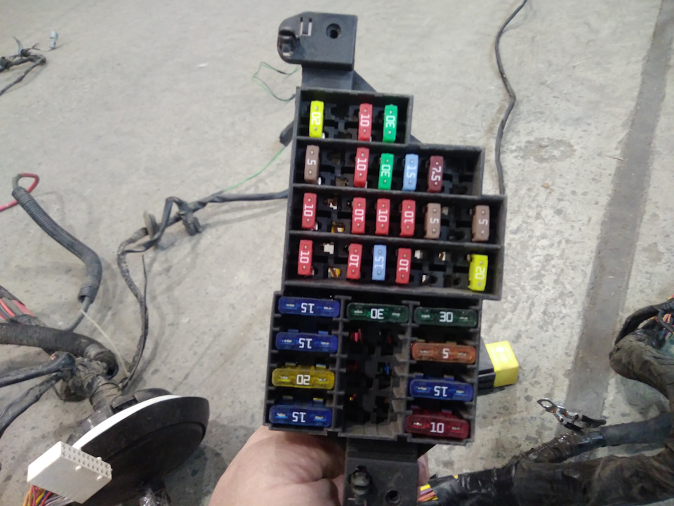 Полный блок с предохранителями по максимуму. — Lada Ларгус