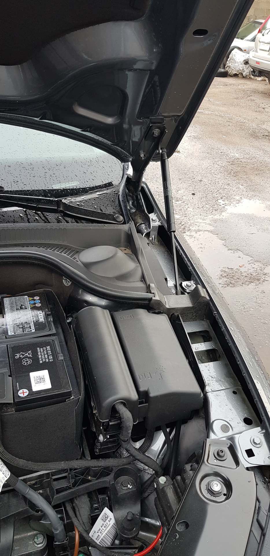 Газовые упоры капота Jetta 6 — Volkswagen Jetta VI, 1,6 л, 2018 года ...
