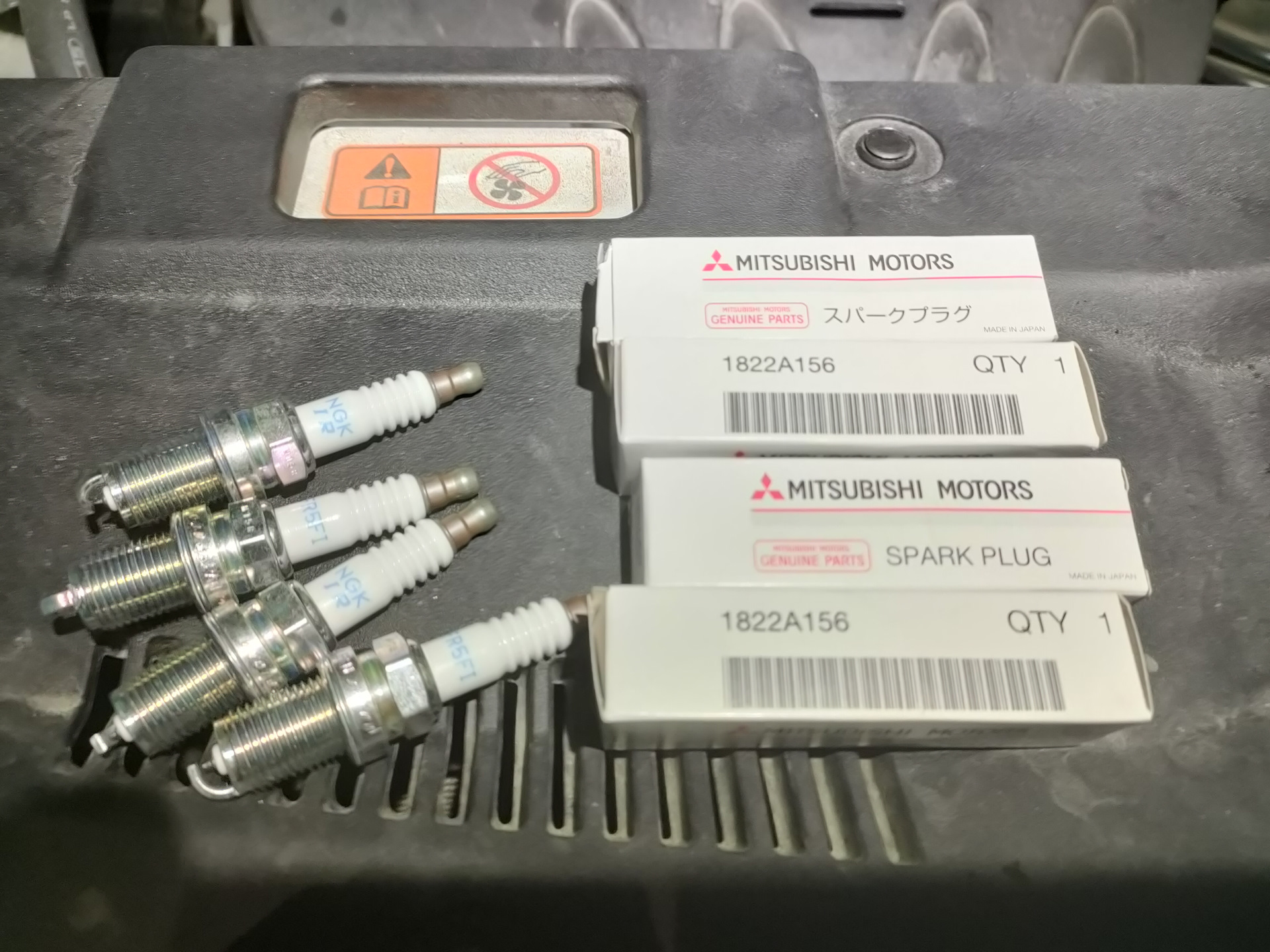 Замена свечей зажигания — Mitsubishi Outlander (3G), 2,4 л, 2018 года ...