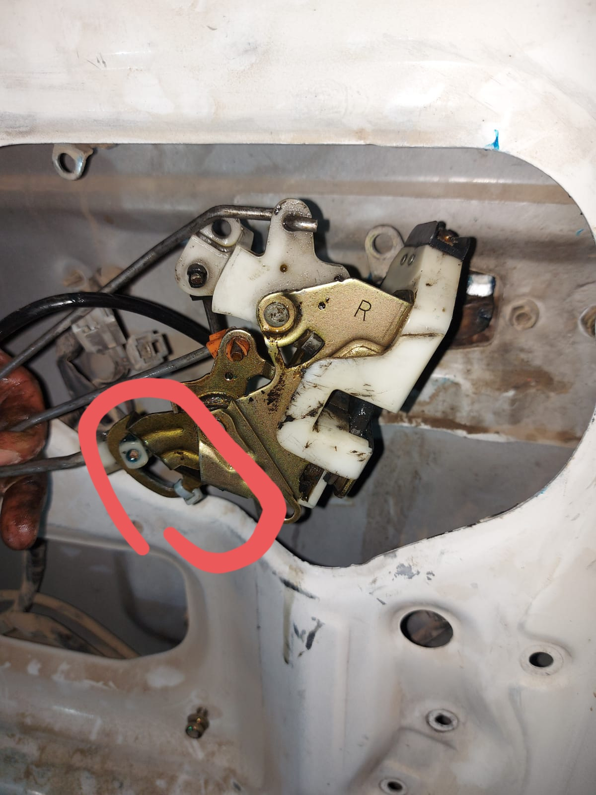 Запись о том как с помощью молотка и пластикового хомута ...