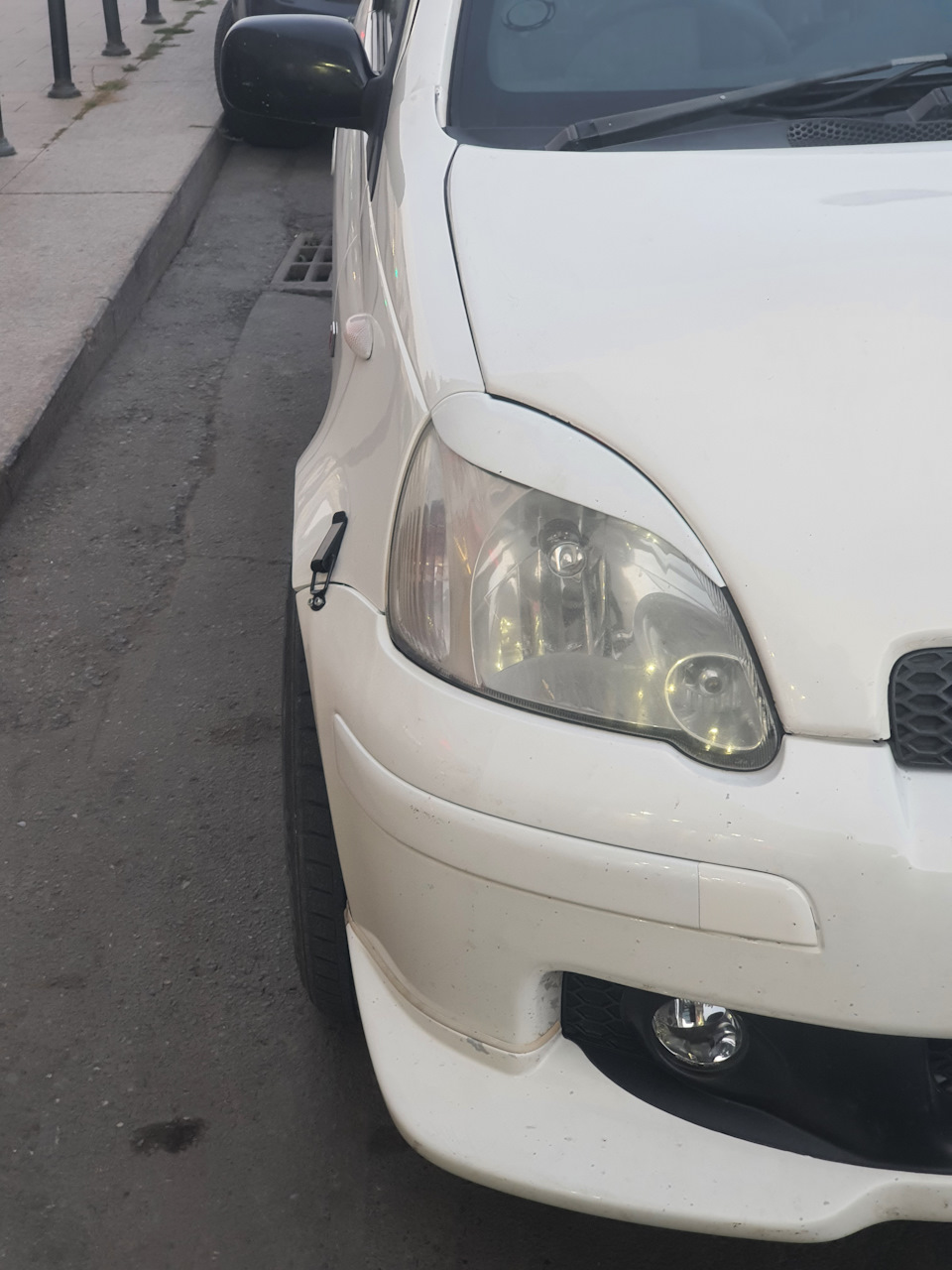 Раскатка крыльев 3 — Toyota Vitz (10), 1,5 л, 2004 года | тюнинг | DRIVE2