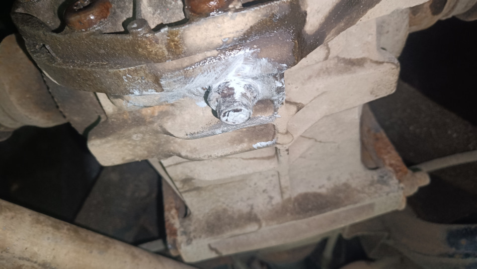 Сливная пробка масла в КПП и редукторе Ford sierra — Ford Sierra, 1,6 л ...