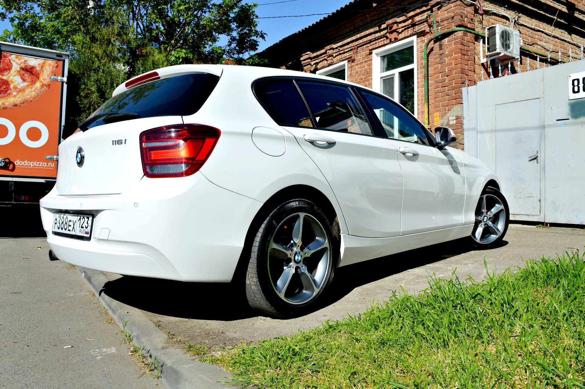 X1 кузов. BMW 1 r17. BMW 1 f20 на TL Neo 716 r17. БМВ 1 на дисках. BMW 1 2016 r17 диски.