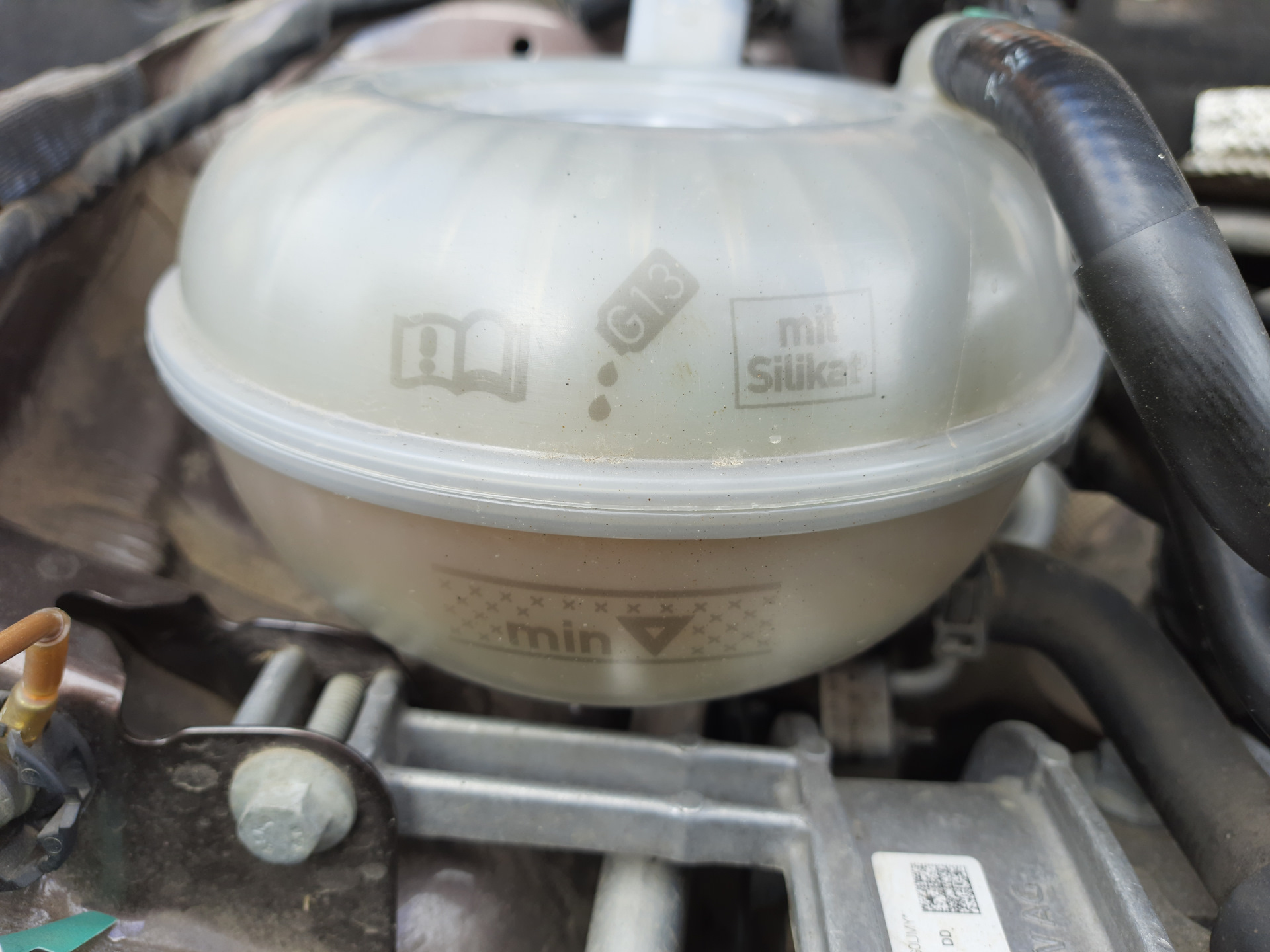 Замена расширительного бачка, аккумулятора. — Skoda Octavia A7 Mk3, 1,8 ...