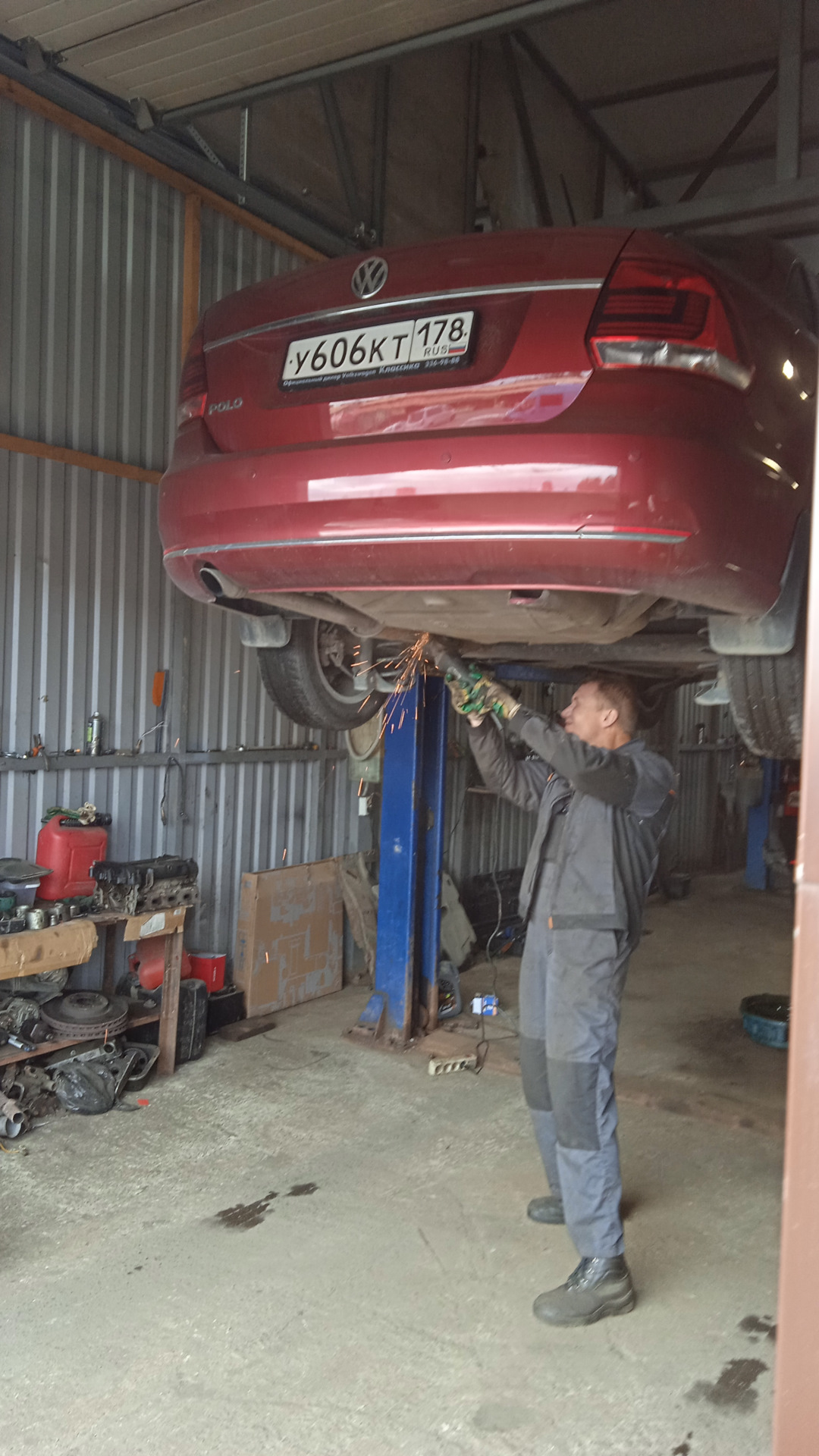 Замена масла Gazprom 5w 40 — Volkswagen Polo Sedan, 1,6 л, 2016 года ...