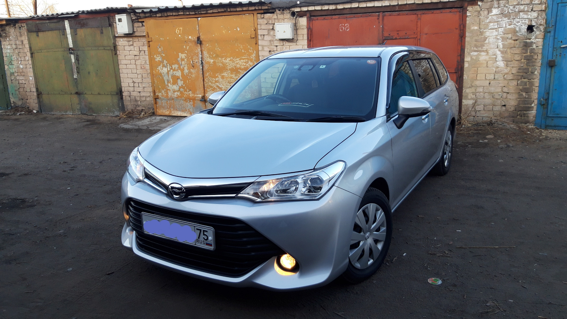 Авто без пробега владивосток. Toyota Corolla Fielder 2. Toyota Corolla Fielder 2015. Тойота Филдер 2015. Toyota Corolla Fielder е-160.