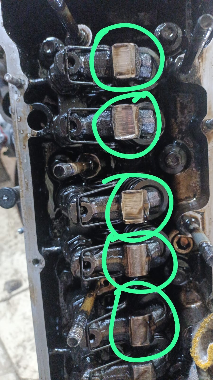 Выработка на рокерах примерно с пару мм — Lada 21043