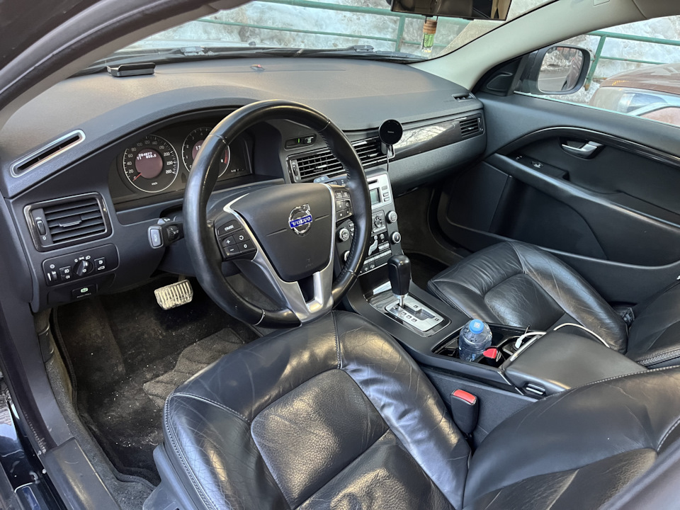 Трехспицевый руль и сход развал — Volvo XC70 III, 3,2 л, 2008 года ...