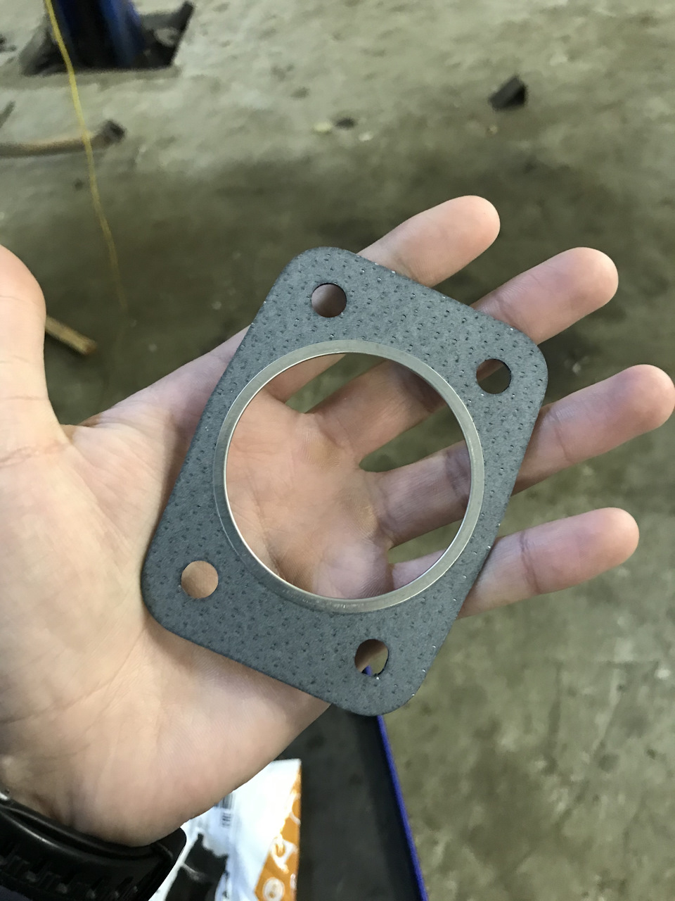 Прокладка под штаны ваз 2112. Прокладка приемной трубы ховер н3 2. Между коллектором и. Кольцо глушителя пежо 307. Прокладка выхлопной трубы форд сиерра.