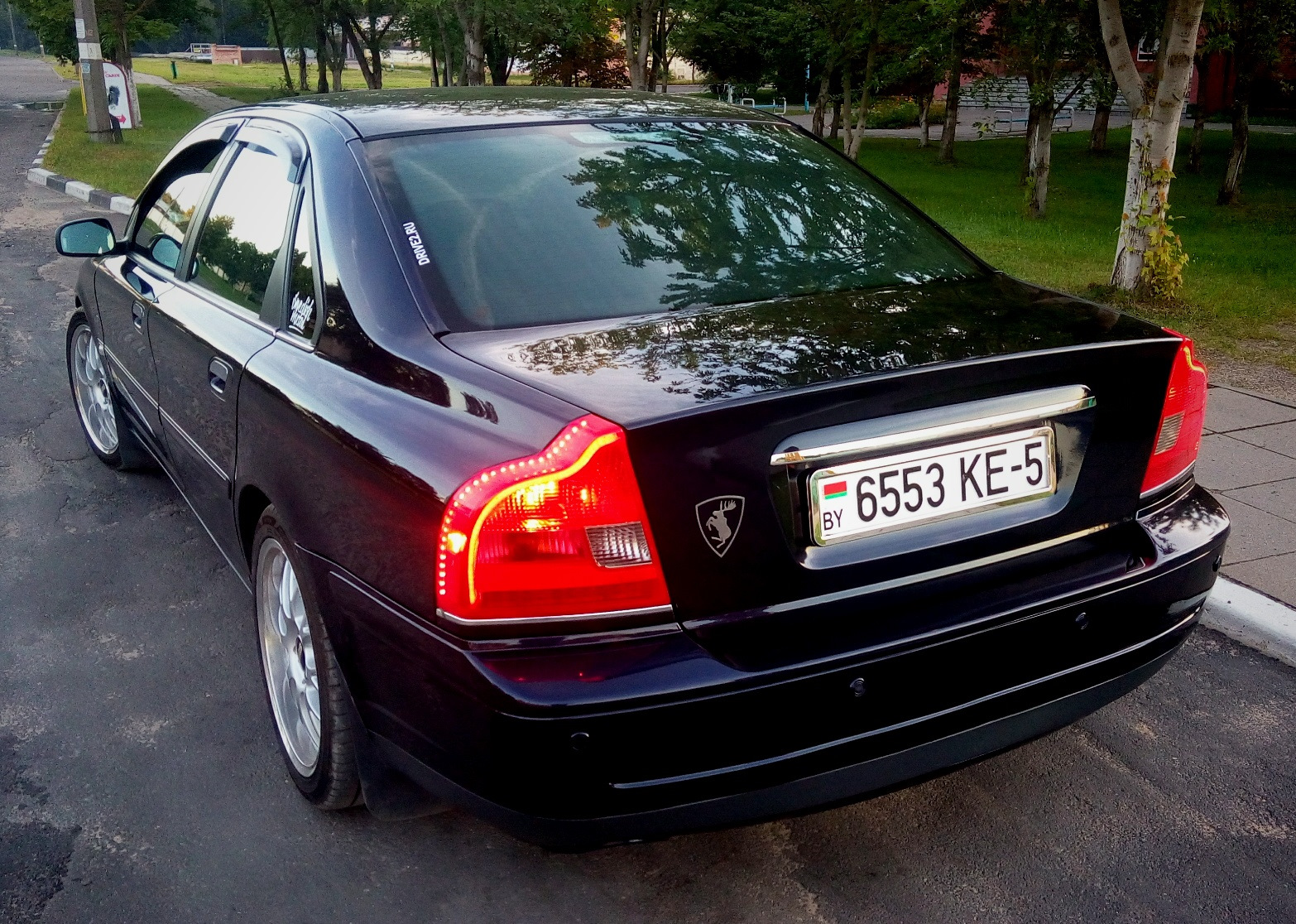 Задние фары вольво. Задние фонари Volvo s80.