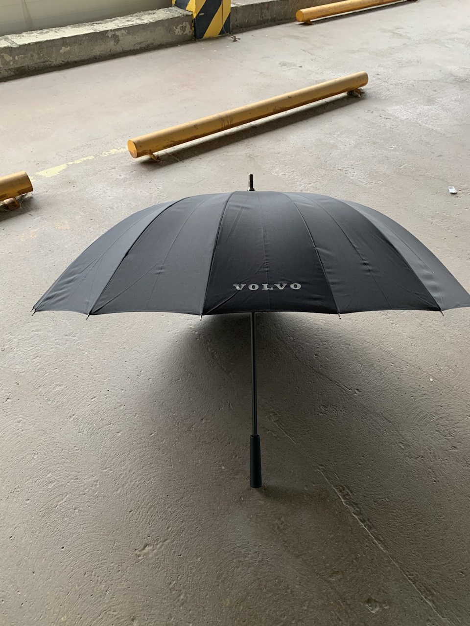 Крепление зонтик. Держатель для зонта. Зонт для машины. Зонт с креплением на стену. Зонт в машину необычный.