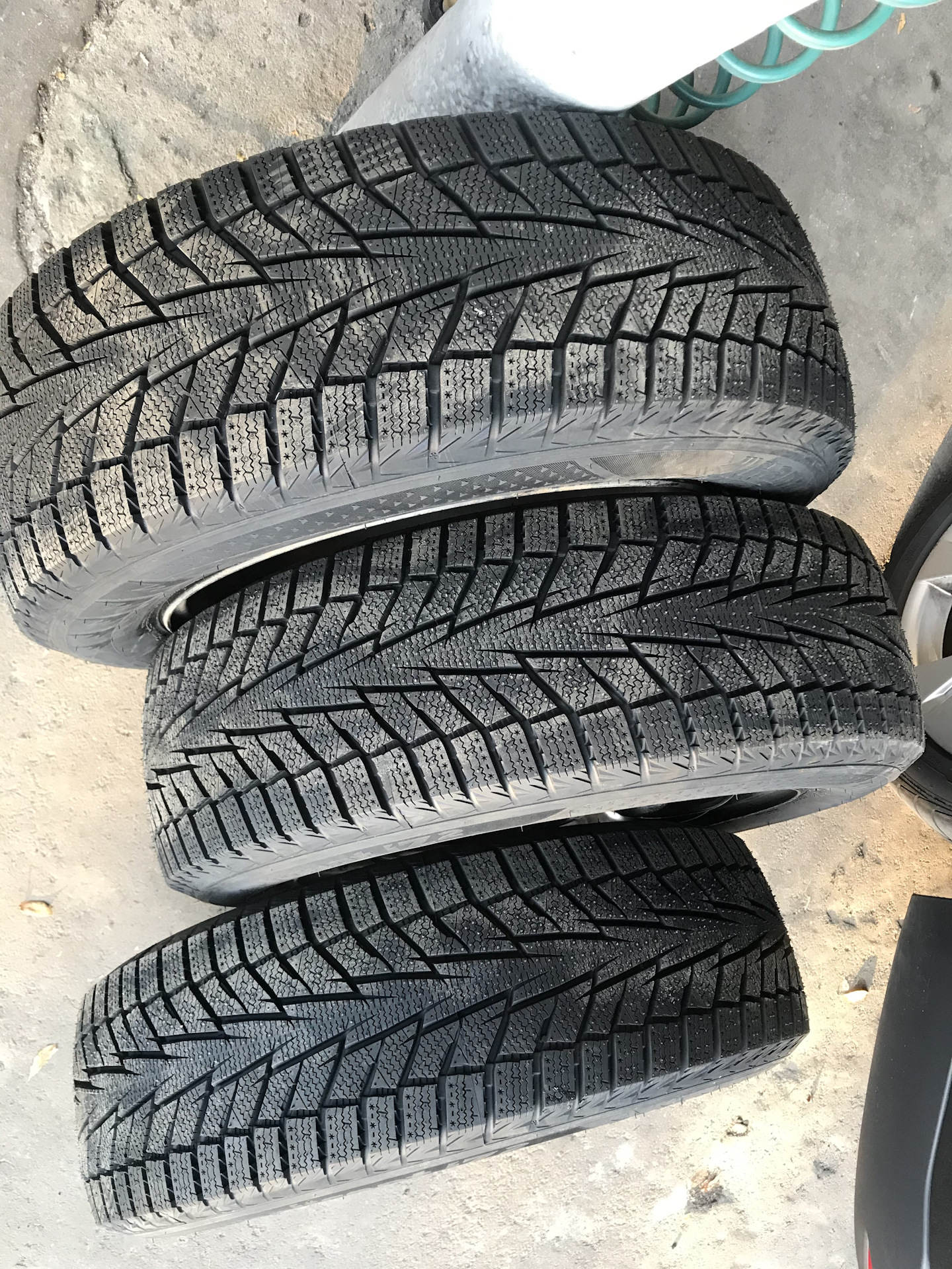 Hankook w616. Hankook Winter i cept iz2 w616. Ханкук Винтер 205 60 16. Ханкук Винтер ай цепт iz2. Hankook Tire Winter i*cept iz 2 w616.