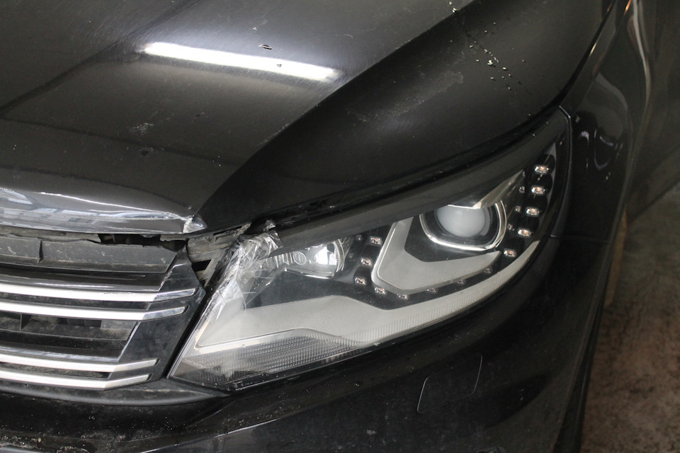 Volkswagen Tiguan 2007-2015: Replacing the Low Beam Bulb (Electrical equipment /