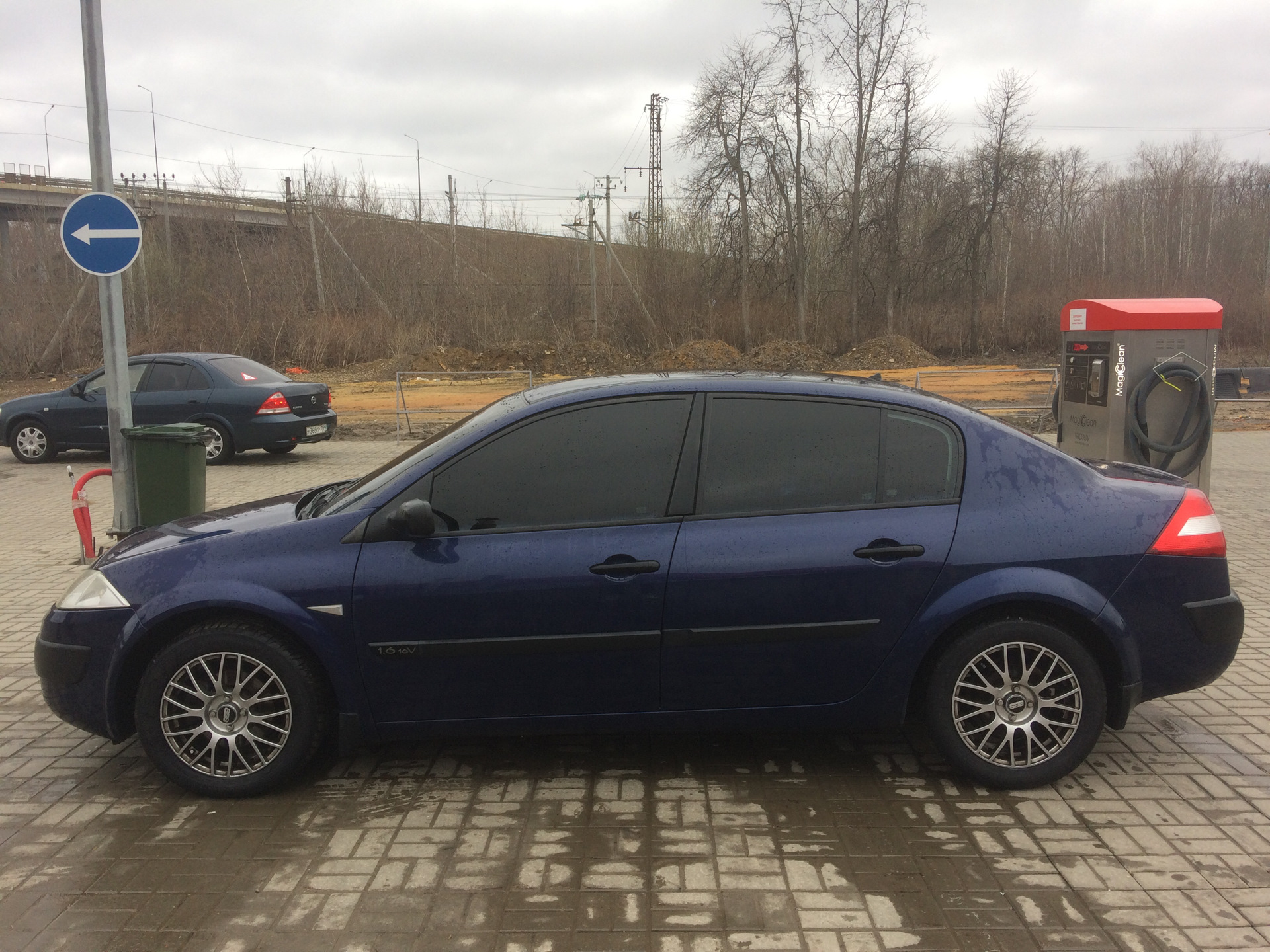 2 r16. Renault Megane 2 r16. 205/55 R16 Рено Меган 2. Меган 2 седан r16. Megane 2 r16 черный.