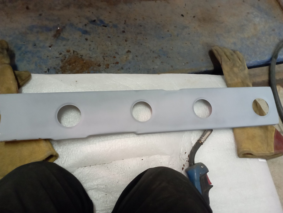 Перед вваркой усилители были загрунтованы. — ГАЗ 31105